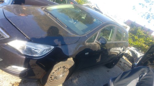 Dezmembrari Opel Astra J 1.7 CDTI 2011 cut manuala Combi Break