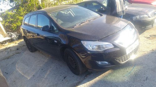 Dezmembrari Opel Astra J 1.7 CDTI 2011 cut manuala Combi Break