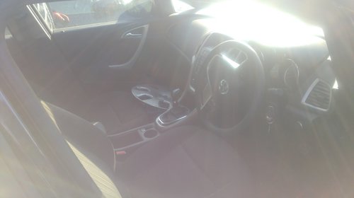 Dezmembrari Opel Astra J 1.7 CDTI 2011 cut manuala Combi Break