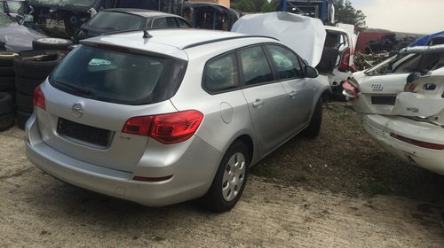 Dezmembrari Opel Astra J tourer 1.7 cdti A17DTR - navigatie, senzori parcare spate, volan incalzit, clima