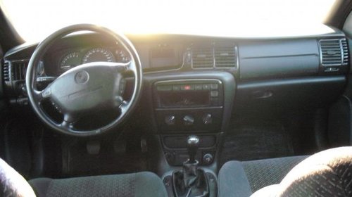 Dezmembrari Opel Vectra B 1,8i