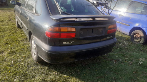 Dezmembrari Renault Laguna 1 1.8 benzina an 2001