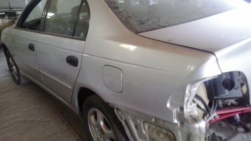 Dezmembrari Toyota Avensis 1,6 benzina, 2002