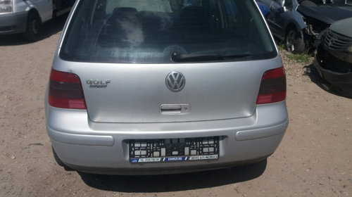 Dezmembrari Volkswagen Golf 1.6 16v tip AUS 2001 benzina