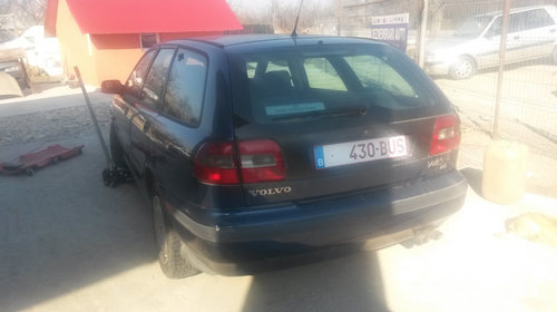 Dezmembrari Volvo V40 2.0 benzina an 1999