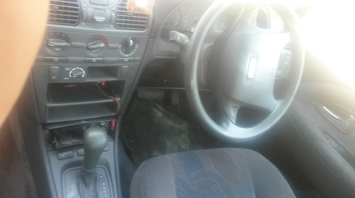 Dezmembrari Volvo V40 2.0 benzina an 1999