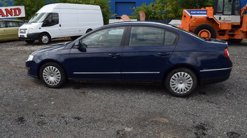 Dezmembrari VW Passat B6 1.9 TDI BLS berlina albastru LA5E 657