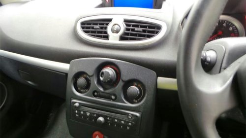 Dezmembrez 2011 Renault Clio 1.2 benzina cod motor D4F740