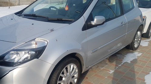 Dezmembrez 2011 Renault Clio 1.2 benzina cod 