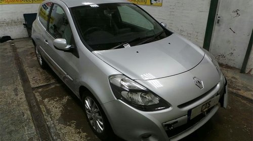 Dezmembrez 2011 RENAULT CLIO 3 motor D4F - 1.