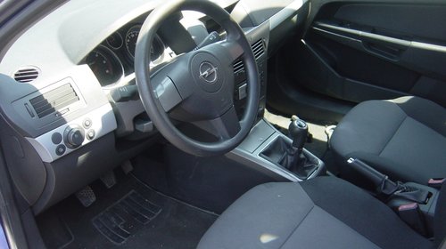 Dezmembrez Astra H 1.7 CDTI