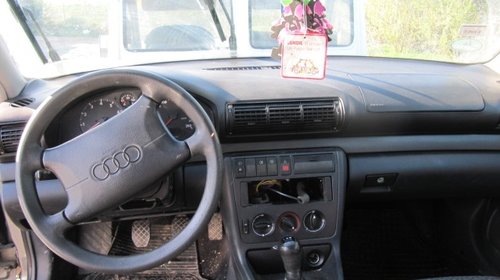 Dezmembrez Audi A4-1,6i