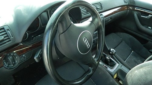 Dezmembrez Audi A4 - 2001