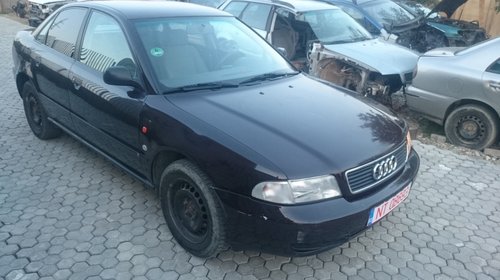 Dezmembrez Audi A4 B5 1.8 Benzina fabricatie 1997