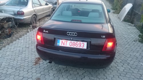 Dezmembrez Audi A4 B5 1.8 Benzina fabricatie 