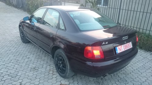 Dezmembrez Audi A4 B5 1.8 Benzina fabricatie 1997