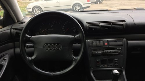 Dezmembrez audi A4 b5 1,8 benzina