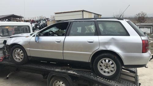 Dezmembrez Audi A4 B5 2000 combi 1,9 tdi