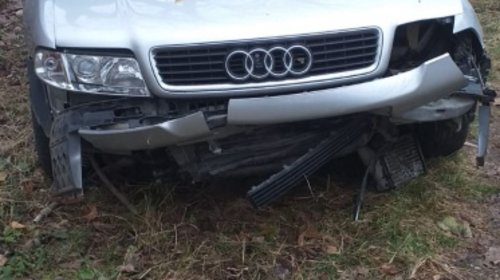 Dezmembrez Audi A4 B5 2000 combi 1,9 tdi