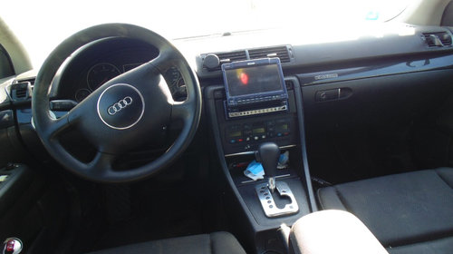 Dezmembrez Audi A4 B6 2004 Combi 2.5