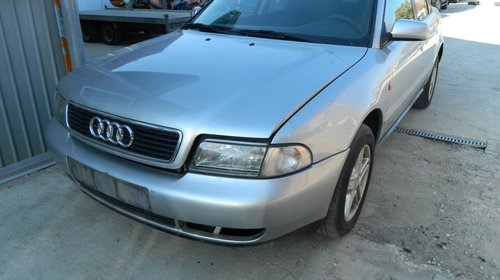 Dezmembrez AUDI A4, model masina 1995 Oradea