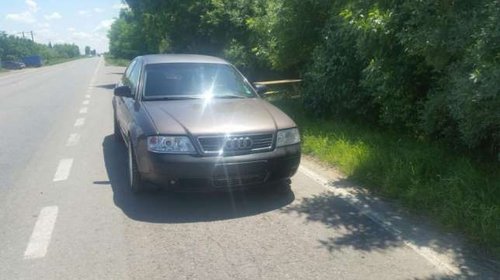 Dezmembrez Audi A6 c5 2.4 benzina An 2000