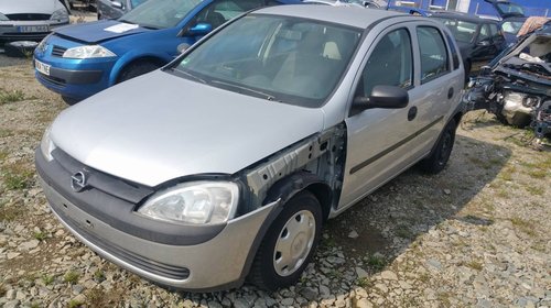 Dezmembrez autoturism marca Opel Corsa C, an fabricatie 2002, motor 1.2 benzina, culoare Argintie, 4 usi.