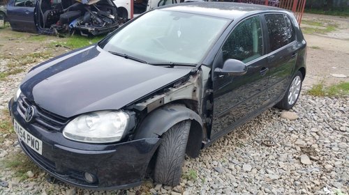 Dezmembrez autoturism marca Volkswagen Golf 5 GT, an fabricatie 2005, motor 2.0 TDI, culoare Negru, 4 usi.