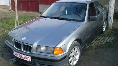 Dezmembrez BMW 316i E36