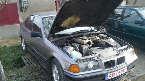 Dezmembrez BMW 316i E36