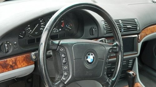 Dezmembrez BMW 520 - 2002