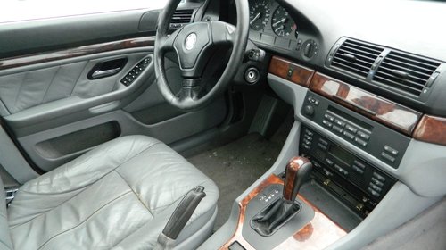 Dezmembrez bmw 532 i