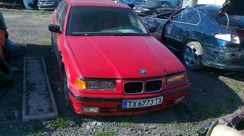 Dezmembrez bmw e 36 an 1995 motor 2300 benzin