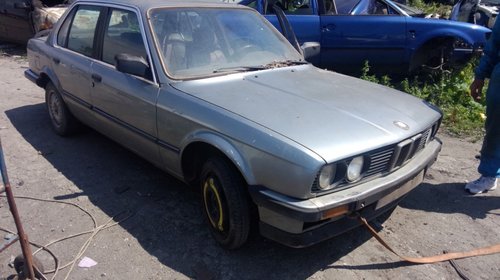 Dezmembrez BMW E30 anul de fabricatie 1990