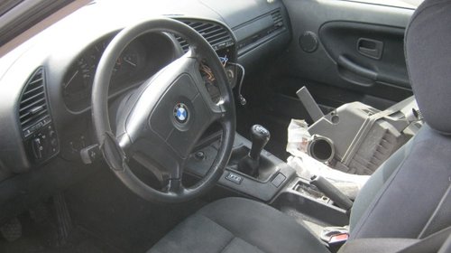 Dezmembrez BMW E36 320 din 1994
