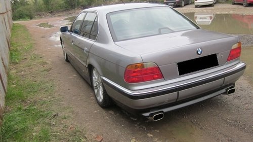 Dezmembrez BMW E38 728i;1996