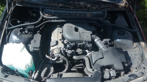Dezmembrez BMW E46 motor 1.9I din 2000