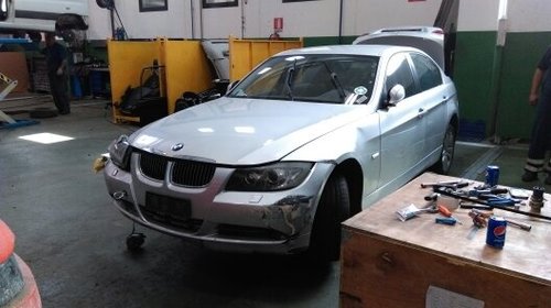 Dezmembrez bmw e90 an 2005 330 i