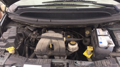 Dezmembrez Chrysler Voyager IV 2.4 benzina