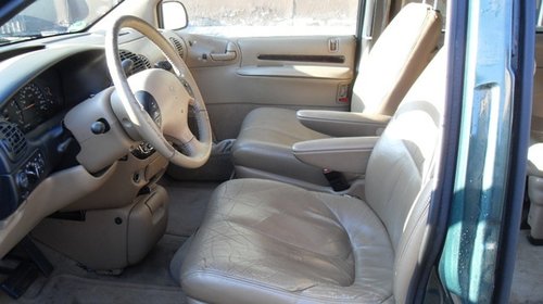 Dezmembrez chrysler voyager1,2