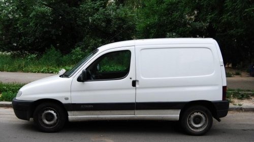 Dezmembrez Citroen berlingo 1.9 Diesel an 2002