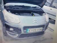 Dezmembrez Citroen c3 Picasso 2010