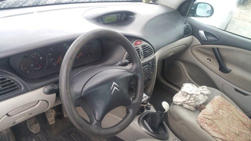 Dezmembrez Citroen C5 2.0 diesel HDI din 2003 varianta berlina