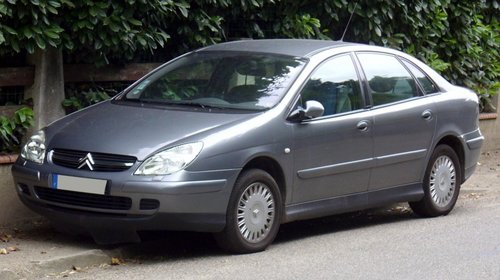 Dezmembrez citroen C5 motor 2.0 hdi an 2001