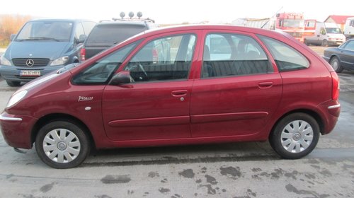 Dezmembrez citroen xsara picasso 1.6 hdi din 2005