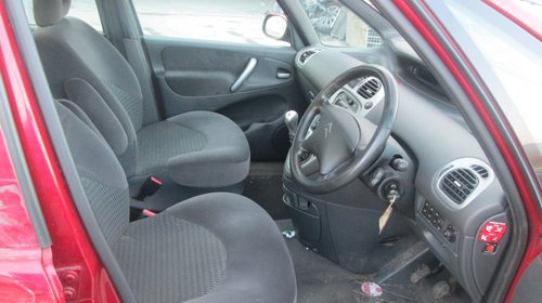 Dezmembrez citroen xsara picasso 1.6 hdi din 2005