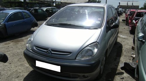 Dezmembrez CITROEN XSARA PICASSO din 2001 (1.