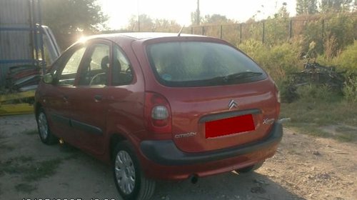 Dezmembrez Citroen Xsara Picasso