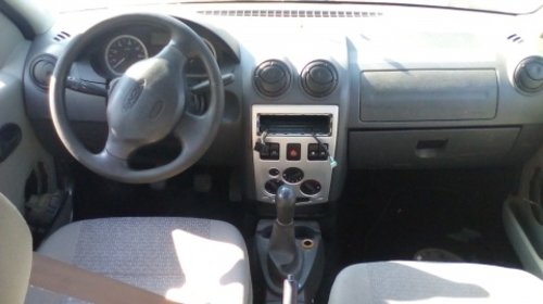 Dezmembrez Dacia Logan an 2007 motorizare 1.5 DCI