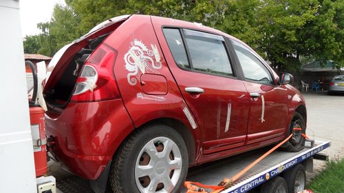 Dezmembrez dacia sandero,motor 1,4 benzina fabricatie 2011